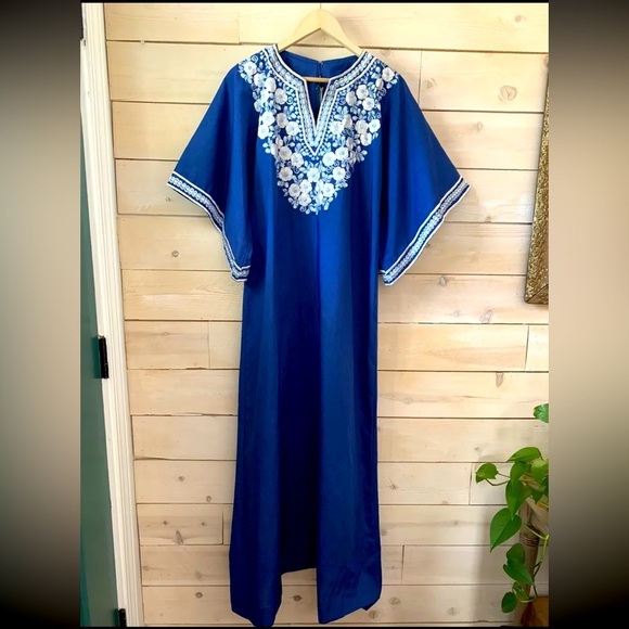 None Dresses & Skirts - VTG 60s/70s Blue White Angel Sleeve Embroidered Kaftan Dress Sz M